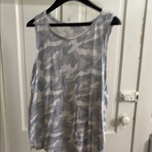Old Navy Gray and White Boxy Sleeveless Tank